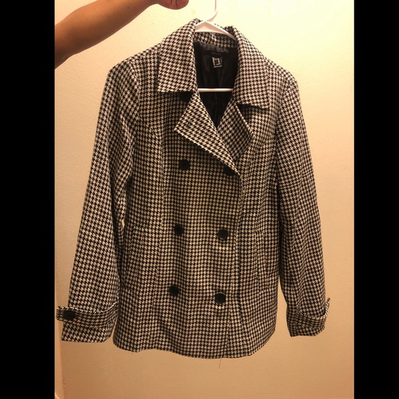 Forever 21 Jackets & Blazers - Black and white coat